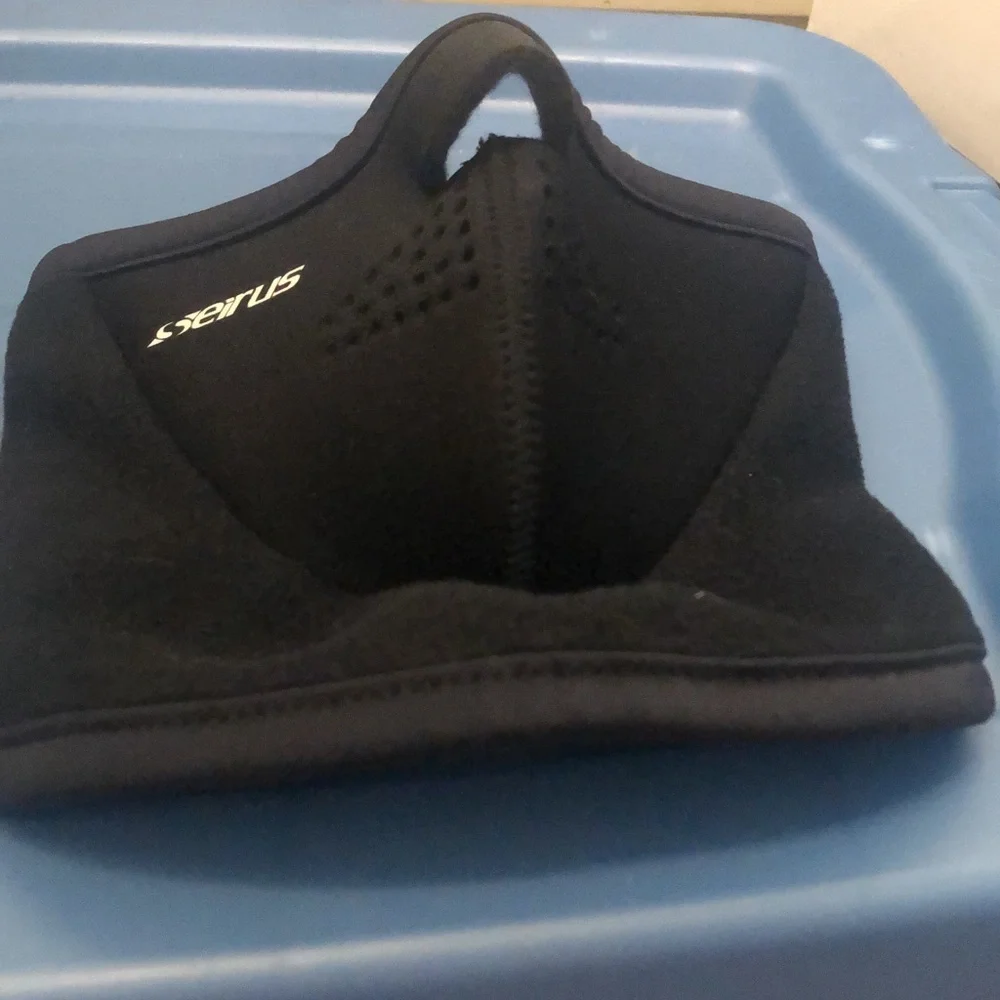 Seirius black fleece mask for cold weather- size small